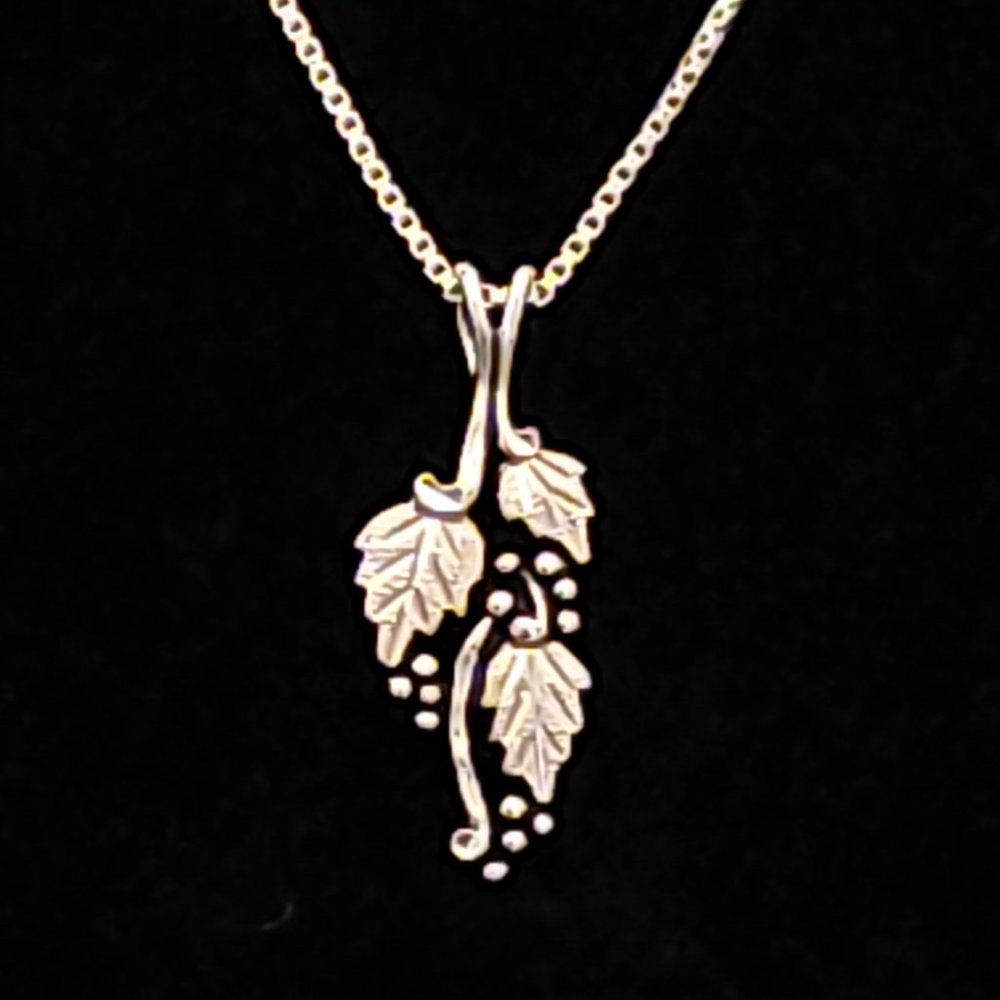 Vintage Designer WM Co Grape Leaves Sterling Silver Pendant & 22" Box Necklace